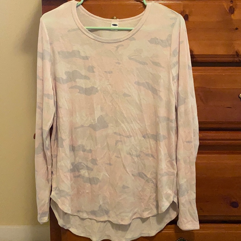 Size Large pink camo long sleeve shirt